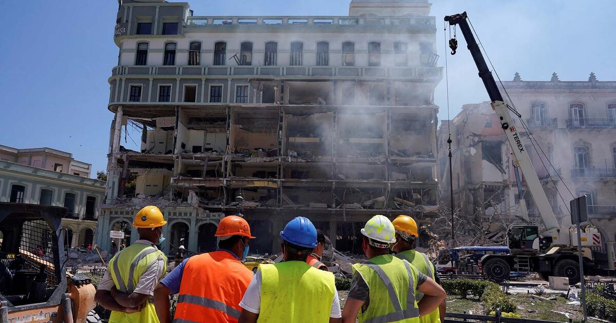 AlRojoVivo's tweet photo. 🎥 #ENVIDEO | “Acaba de explotar el Saratoga”: imágenes del caos y la destrucción que dejó un estallido en #USEmbCuba 

➡️ https://t.co/w6dmBgSTqe

#SaratogaHotel https://t.co/cNXIkXbNsi