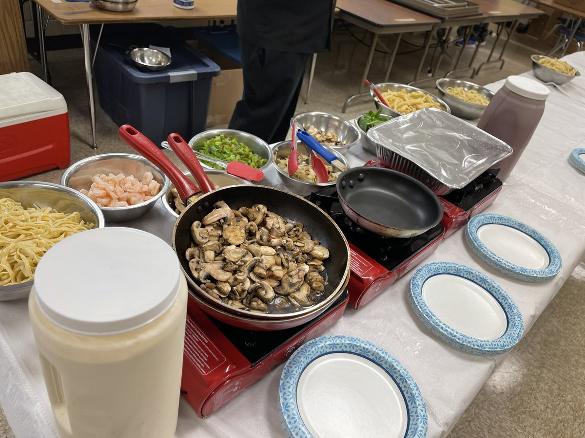 GNSES_PGCPS's tweet image. What an end to #TeacherAppreciationWeek2022!  Shout out to the #pastachef #bayssofticecream for ending our teachers week with a bang!  #thankful