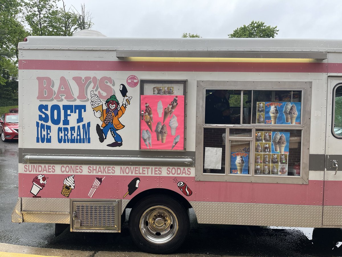 GNSES_PGCPS's tweet image. What an end to #TeacherAppreciationWeek2022!  Shout out to the #pastachef #bayssofticecream for ending our teachers week with a bang!  #thankful