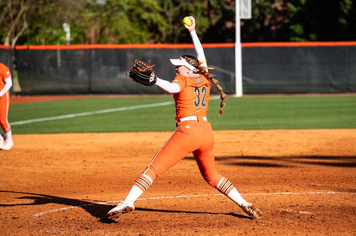 MercerUSoftball's tweet photo. Coach Fico said it best, a team with no quit. 💪🏼

Bears WIN!!! 

#LighttheBridge | #RoarTogether https://t.co/vd2TFWF24R