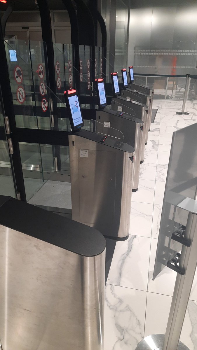 DominikKlauser's tweet photo. @euroairportcom ....das nützt denn so au nüt. Warte mr halt no e bitz... https://t.co/AEjb2LmQbv