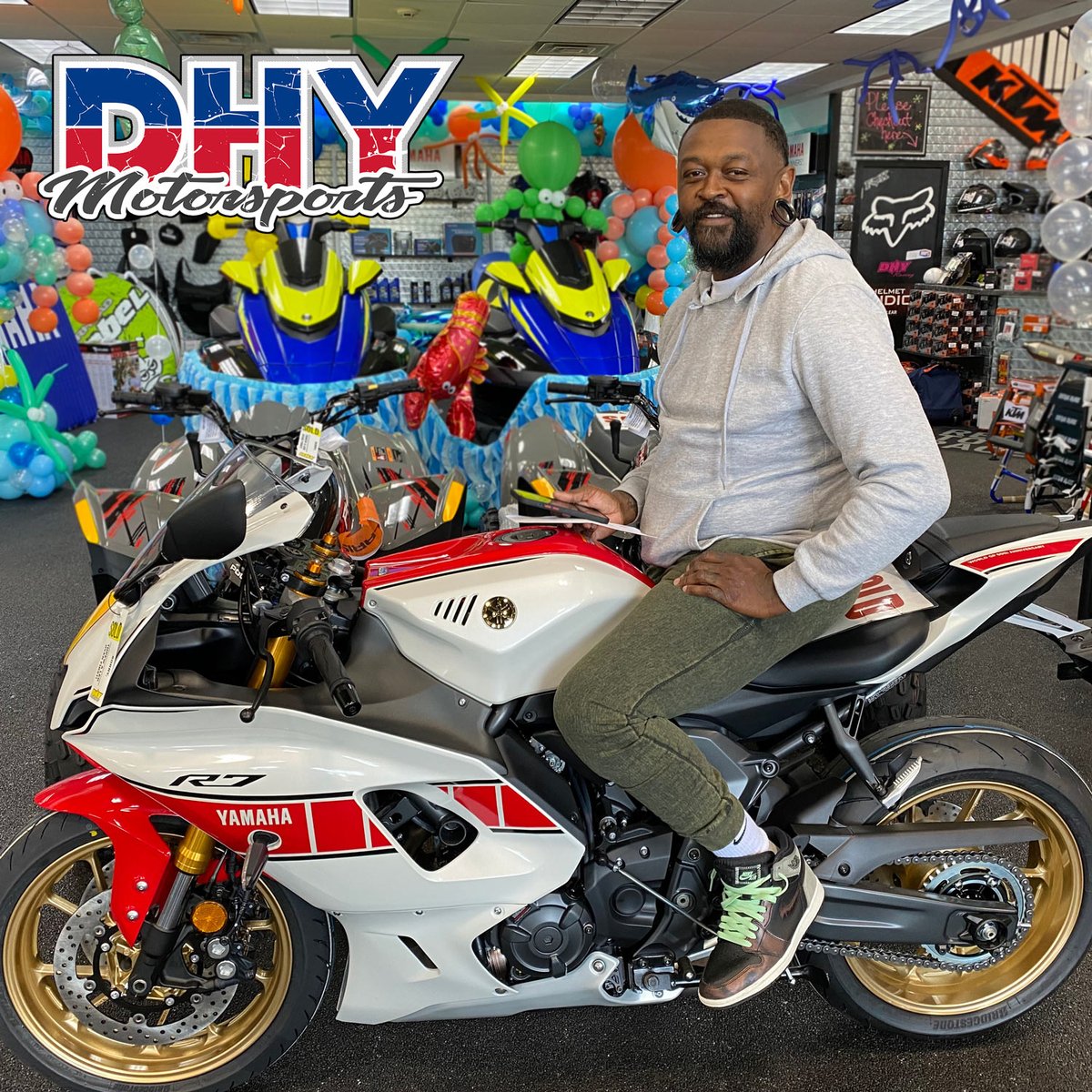 DHYNJ's tweet photo. Congratulations to Kareem, who picked up this 2022 #Yamaha #YZFR7 World GP 60th Anniversary edition. This ride is striking from every angle. Thanks for making your purchase at #DHYMotorsports. #ClicktoHelpMeWinaGiftCard #mynewride 

Sales Rep: Ernie Liparota | Ernie@dhy.com https://t.co/uW3JLhaNGj