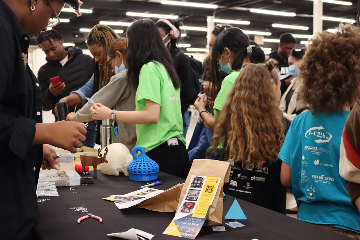 LISAAcademy's tweet photo. By 2024, around 2.5 million jobs requiring science, engineering, technology, and research skills will need filling. Is your child ready? Plan to submit a project next year! #LISASTEM #LOOKintoLISA https://t.co/yvpzQwH58g