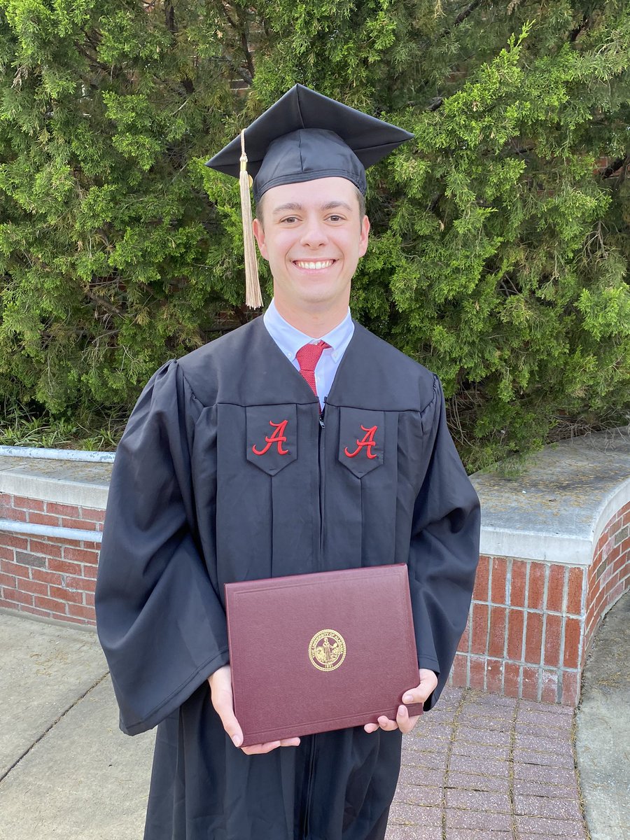 gsblabullock's tweet photo. So super duper proud of @BlakeKBullock!!!! He graduated today from The University of Alabama, Magna Cum Laude, with a BS in commerce and business administration!! Congratulations Blake!!! I am so very proud of you and love you so much!!!!! Roll Tide!!!! ♥️🐘👨🏻‍🎓♥️🐘👨🏻‍🎓 https://t.co/Ijwtn3RojI