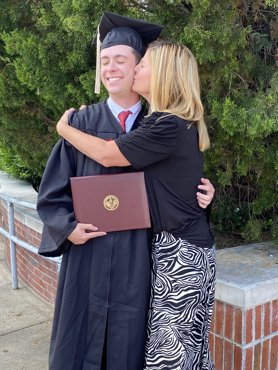 gsblabullock's tweet photo. So super duper proud of @BlakeKBullock!!!! He graduated today from The University of Alabama, Magna Cum Laude, with a BS in commerce and business administration!! Congratulations Blake!!! I am so very proud of you and love you so much!!!!! Roll Tide!!!! ♥️🐘👨🏻‍🎓♥️🐘👨🏻‍🎓 https://t.co/Ijwtn3RojI