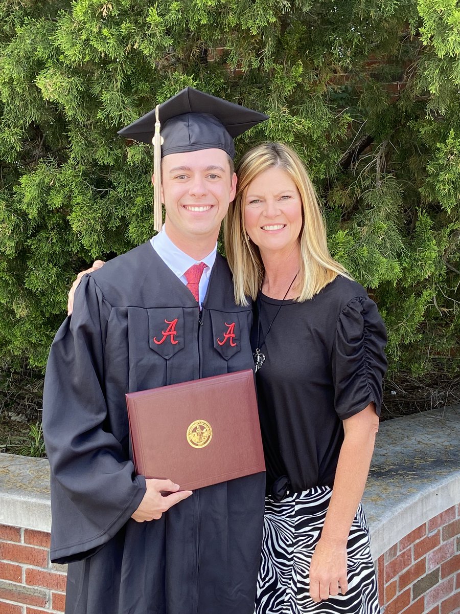 gsblabullock's tweet photo. So super duper proud of @BlakeKBullock!!!! He graduated today from The University of Alabama, Magna Cum Laude, with a BS in commerce and business administration!! Congratulations Blake!!! I am so very proud of you and love you so much!!!!! Roll Tide!!!! ♥️🐘👨🏻‍🎓♥️🐘👨🏻‍🎓 https://t.co/Ijwtn3RojI
