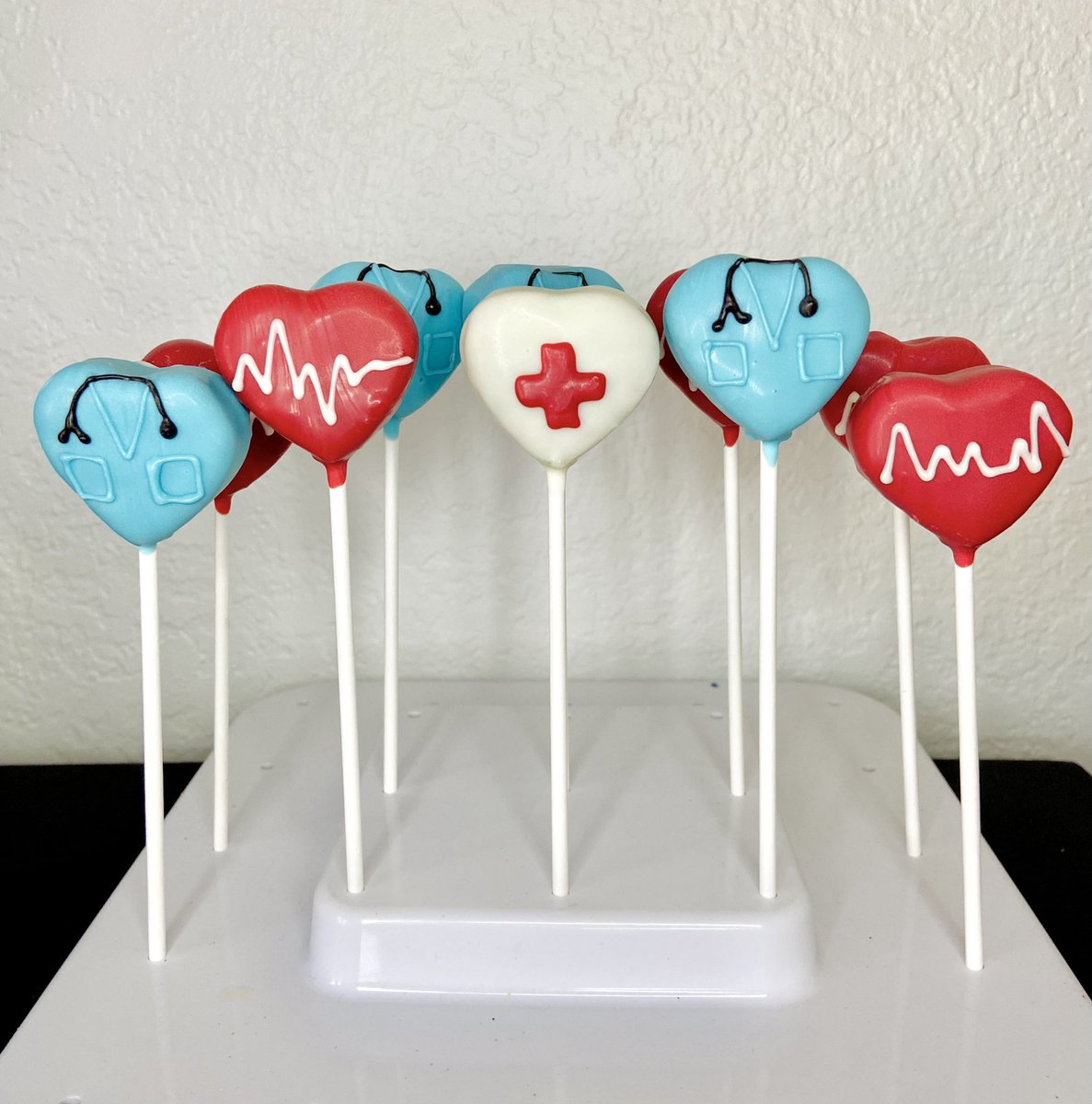 Daliascakepops's tweet photo. NATIONAL NURSES WEEK STARTS TODAY 🩺❤️ 
DM TO PLACE AN ORDER🧑‍⚕️👩‍⚕️ https://t.co/XwESn5nh0w
