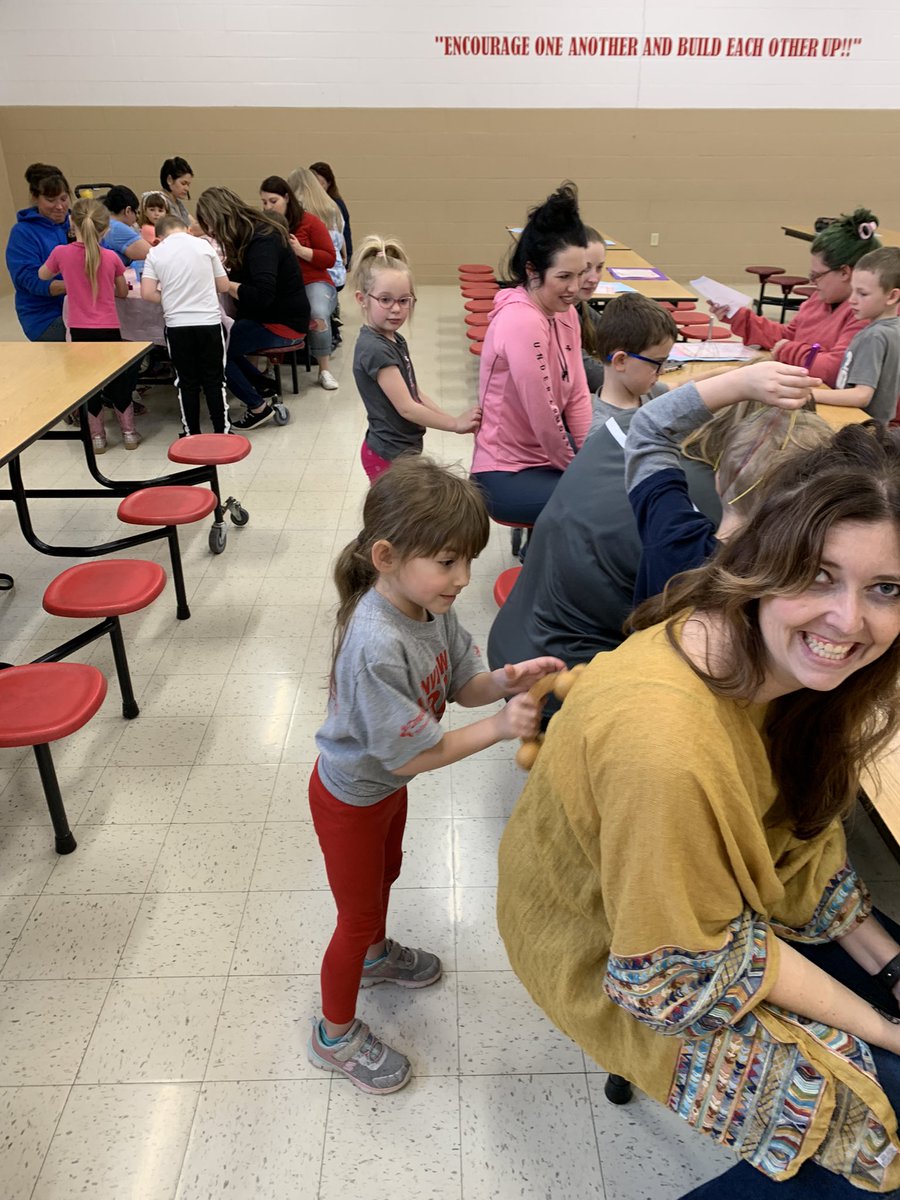 PatsyRasmusse11's tweet photo. @PHSPiratePride Lots of pampering for these beautiful grandmothers/mothers today. They all were glowing when they left this afternoon.   Thank you kindergartners!! #maforspa https://t.co/BUphgmf1Uf