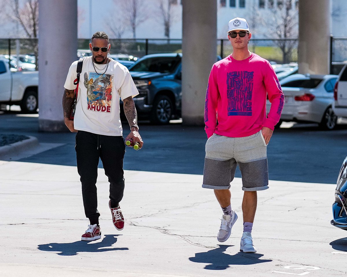 Twins's tweet photo. 💧 #FreshDripFriday https://t.co/guBSVOUWX9