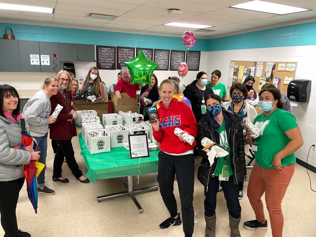💚We appreciate you, District 50! 💚 The PTA had so much fun gifting the staff over 800 tasty <a href="/jimmyjohns/">Jimmy John’s</a> sandwiches and unwiches 😋! Thank you to all of you (in our schools and driving our children to school!) #LifeintheW <a href="/Woodland50News/">Woodland District 50</a> <a href="/d50intermediate/">WoodlandIntermediate</a> <a href="/ElemWest50/">🐾Woodland ELW🐾</a> <a href="/WMS_50/">WoodlandMiddleSchool</a>