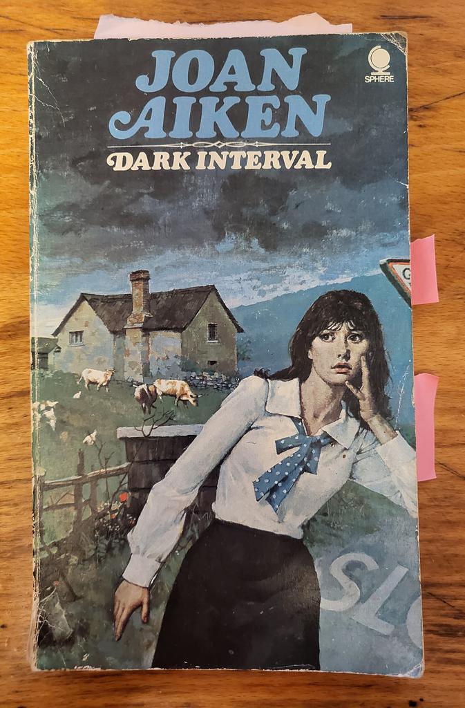 Mat_at_Brookes's tweet photo. In #DarkInterval by #JoanAiken a slowly crumbling (both in residents and in finances) Woodhoe House contains a long-suffering butler (Hudson) who tries to support the heroine through citing Coleridge's Rime of the Ancient Mariner - I loved this @LizzaAiken
#JoanAikenAppreciation https://t.co/iWmjBSE2P8