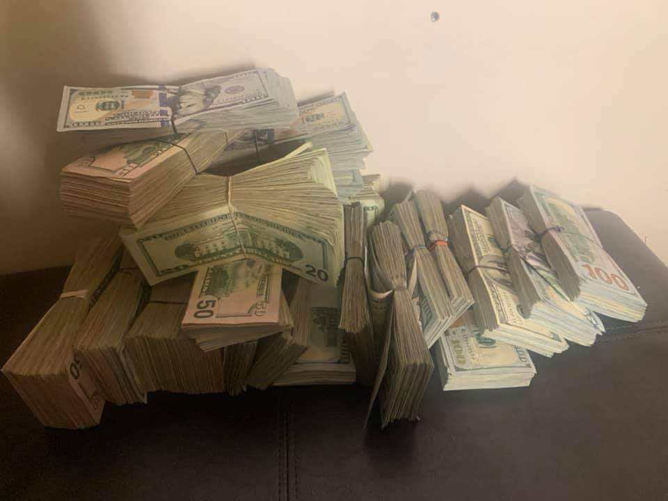 JohnCity_crip's tweet photo. Who said you gotta be a rapper to get a bag 🎒 #GETTHATSHIT #FUCKALIMIT 📈 #STAYONTOP https://t.co/Fk9mZcfOVx
