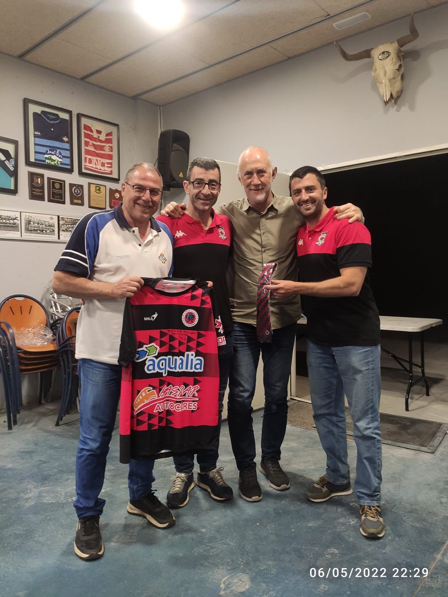 El único, singular, inigualable y extraordinario <a href="/AlbertMalo8/">Albert Malo</a> con la camiseta del <a href="/Salamanca_R_C/">Salamanca Rugby Club</a> en el centenario de la <a href="/UESantboiana/">U.E. Santboiana</a>.

Felicidades 🎉🎈🎊 y larga vida a la <a href="/UESantboiana/">U.E. Santboiana</a>