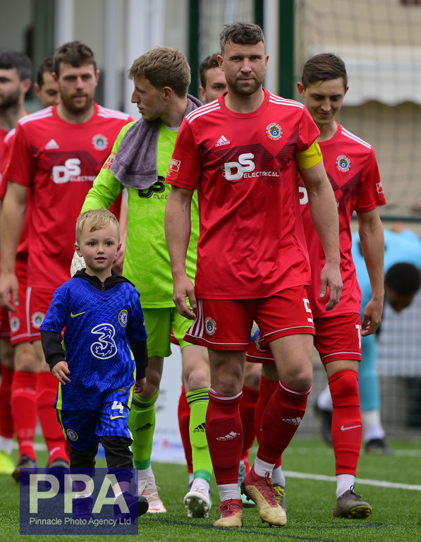 Pictures of the day go to <a href="/KaiFish68226335/">Kai</a> with his son.  This is what football is all about 🥰💖 Congratulations to <a href="/BidefordAFC/">Bideford AFC</a> who win Devon Bowl against <a href="/OfficialECFC/">Exeter City FC</a> in a penalty shoot out <a href="/devon_fa/">Devon County FA</a>  #heroofthehour <a href="/NorthDevonLive_/">NorthDevonLive</a> <a href="/ExEchoSport/">DevonLive ECFC</a> 🏆🥂🥳🍾⚽️