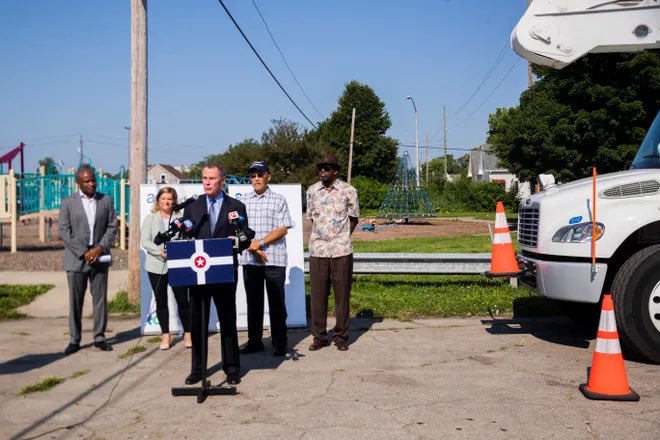 In Indianapolis, we ENCOURAGE semi trucks, rigs, tractor trailers, and other big ass trucks to OCCUPY the most leftest, fastest lane!!! 

#innovation