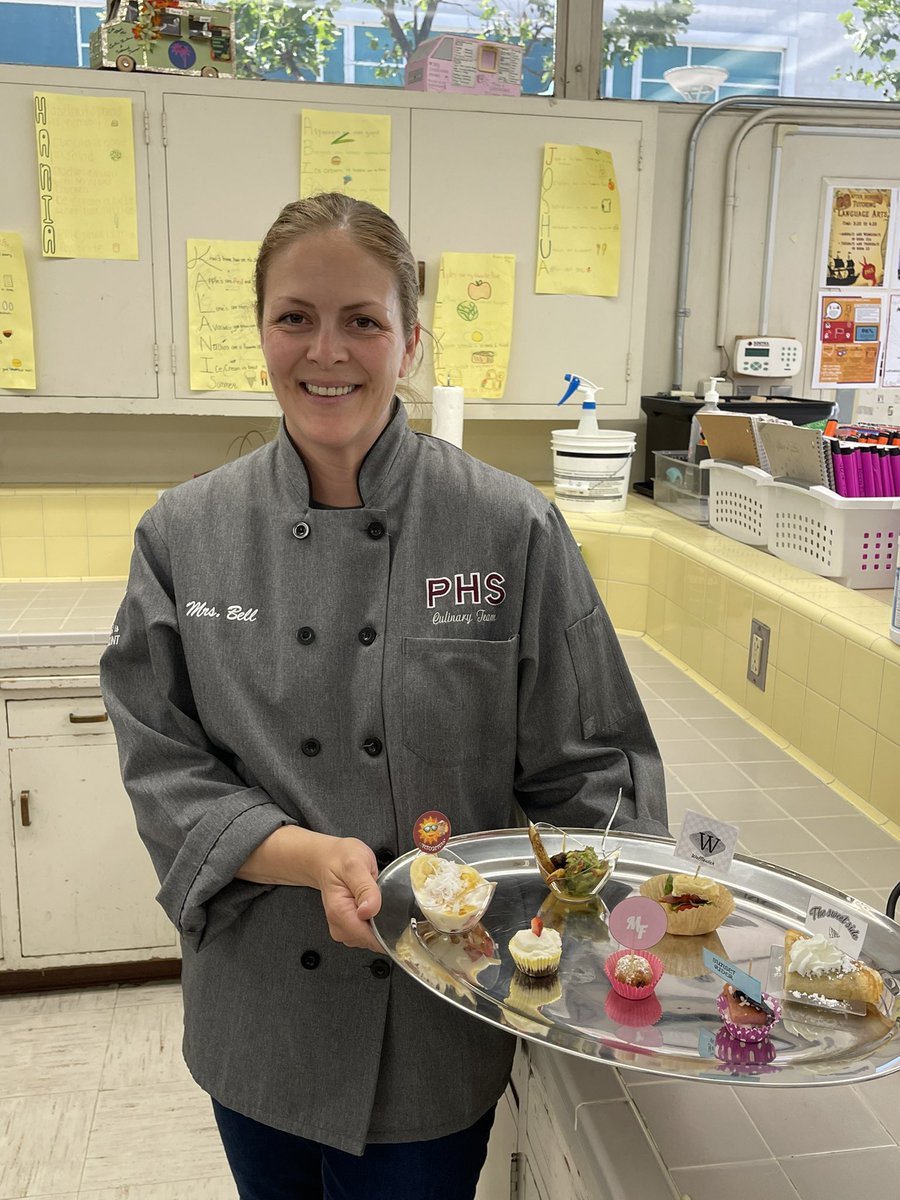 Yu27G's tweet photo. Food Truck Wars happening right now @ParamountUSD with our period 5 Food Service Managements student chefs @PiratesPHS. Each team @PUSD_CTE designed their menu, food truck and business plan! #ThisIsCTE #WeArePUSD https://t.co/9xpg05Oyta