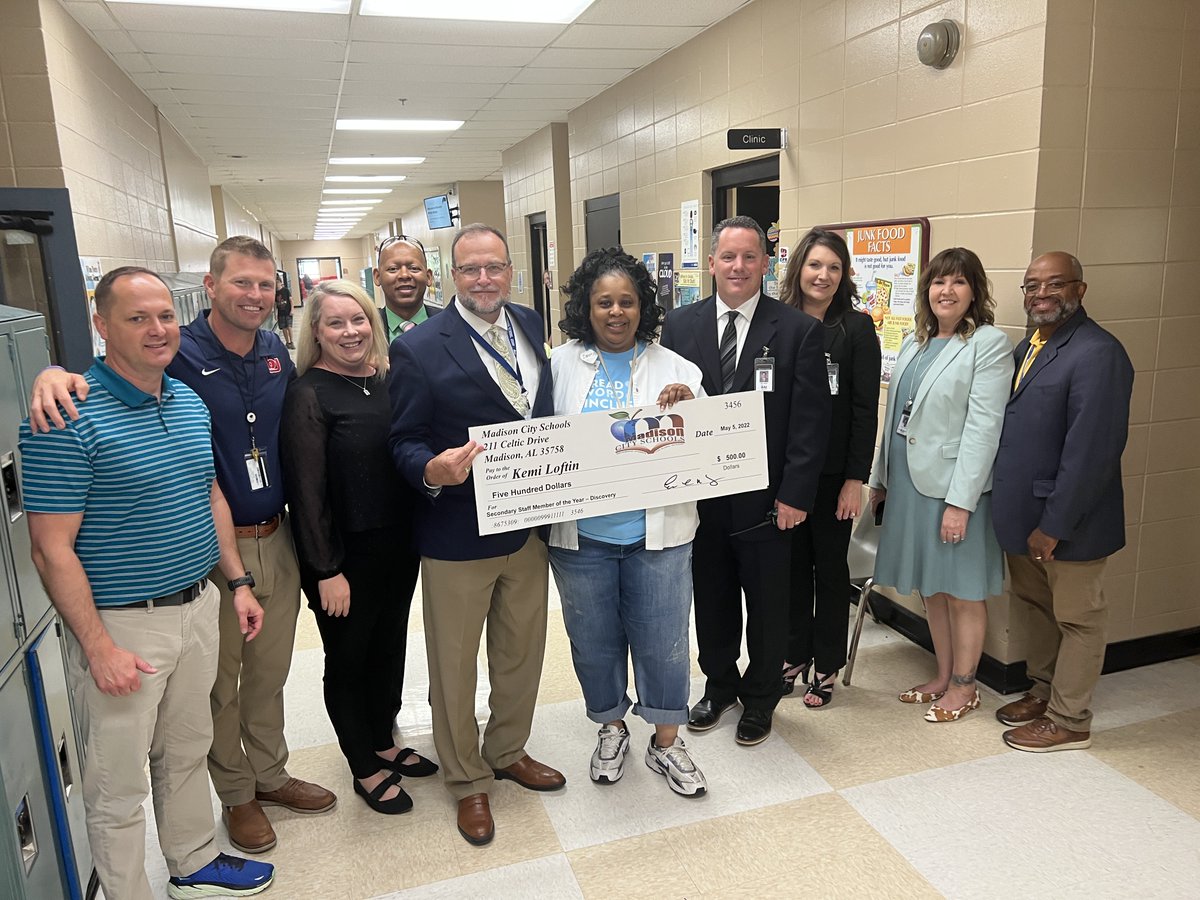 madisonschools's tweet photo. Discovery Middle School voted Kemi Loftin as Staff Member of the Year and Jacqueline Willis as Teacher of the Year. Congratulations. #mcslearn https://t.co/zgICHxckbl