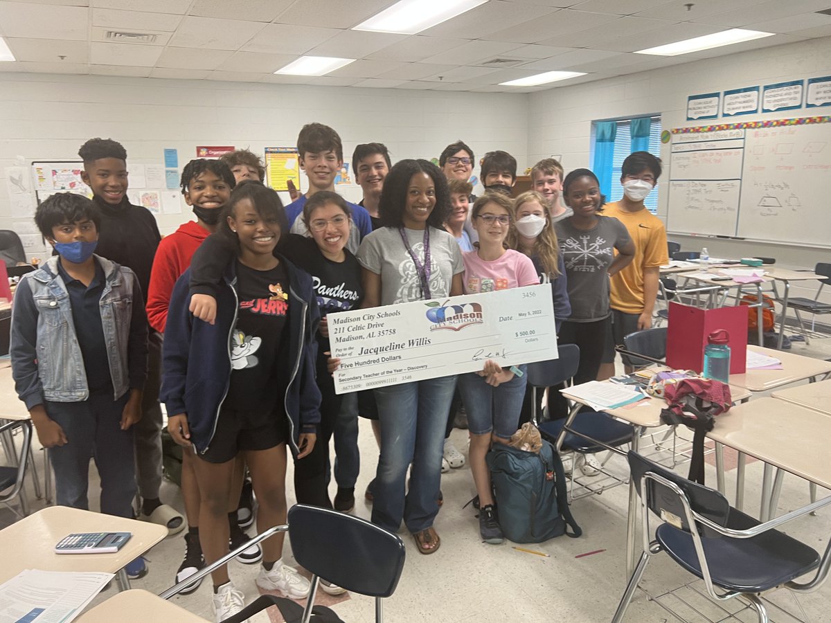 madisonschools's tweet photo. Discovery Middle School voted Kemi Loftin as Staff Member of the Year and Jacqueline Willis as Teacher of the Year. Congratulations. #mcslearn https://t.co/zgICHxckbl