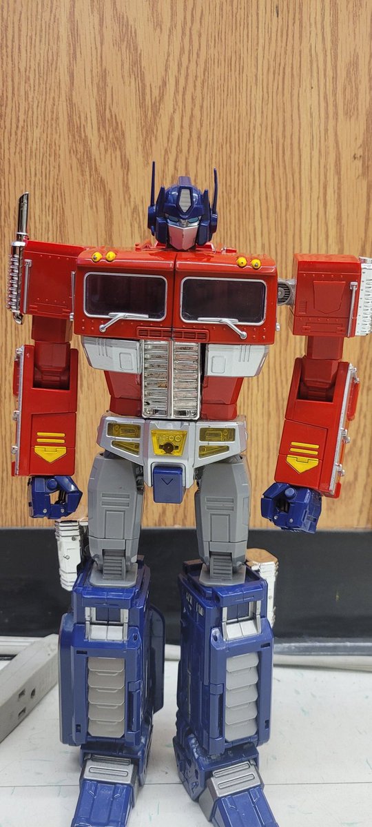 DennisMoulton1's tweet image. When not being #GotBot and defending consumers and fair prices, my day job is teacher, grade 3 to be precise.  Today, for his oral presentation, a student bought this - yep - #Transformers #masterpiece #mp10 lol and he knew his stuff about this guy.