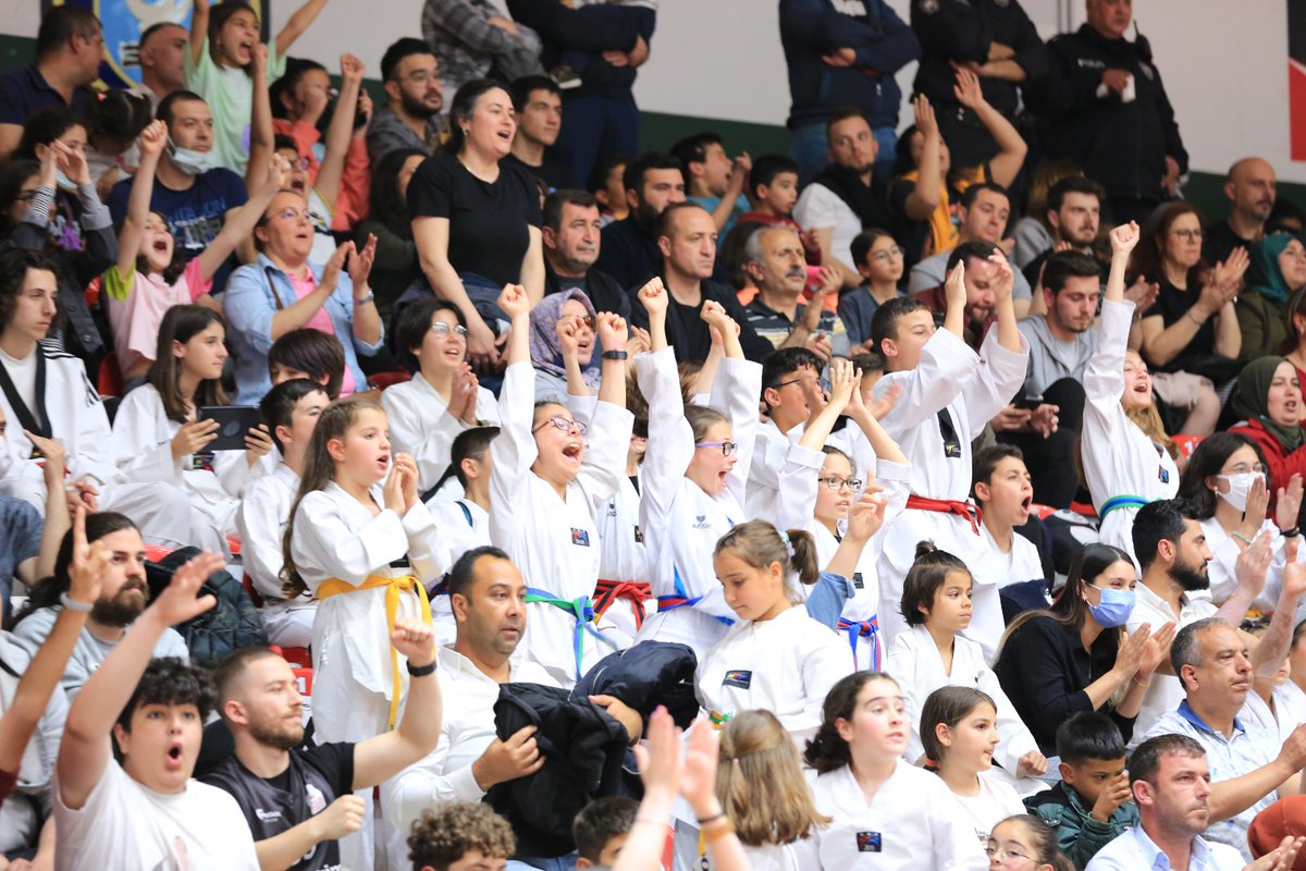 Petkimspor's tweet photo. Bu sporu seviyoruz, bu taraftarı seviyoruz!

Beşiktaş Icrypex maçında takımımızı destekleyen Azerbaycan ADA Üniversitesi taraftar grubumuza teşekkür ederiz. https://t.co/sg6WNDu3qb
