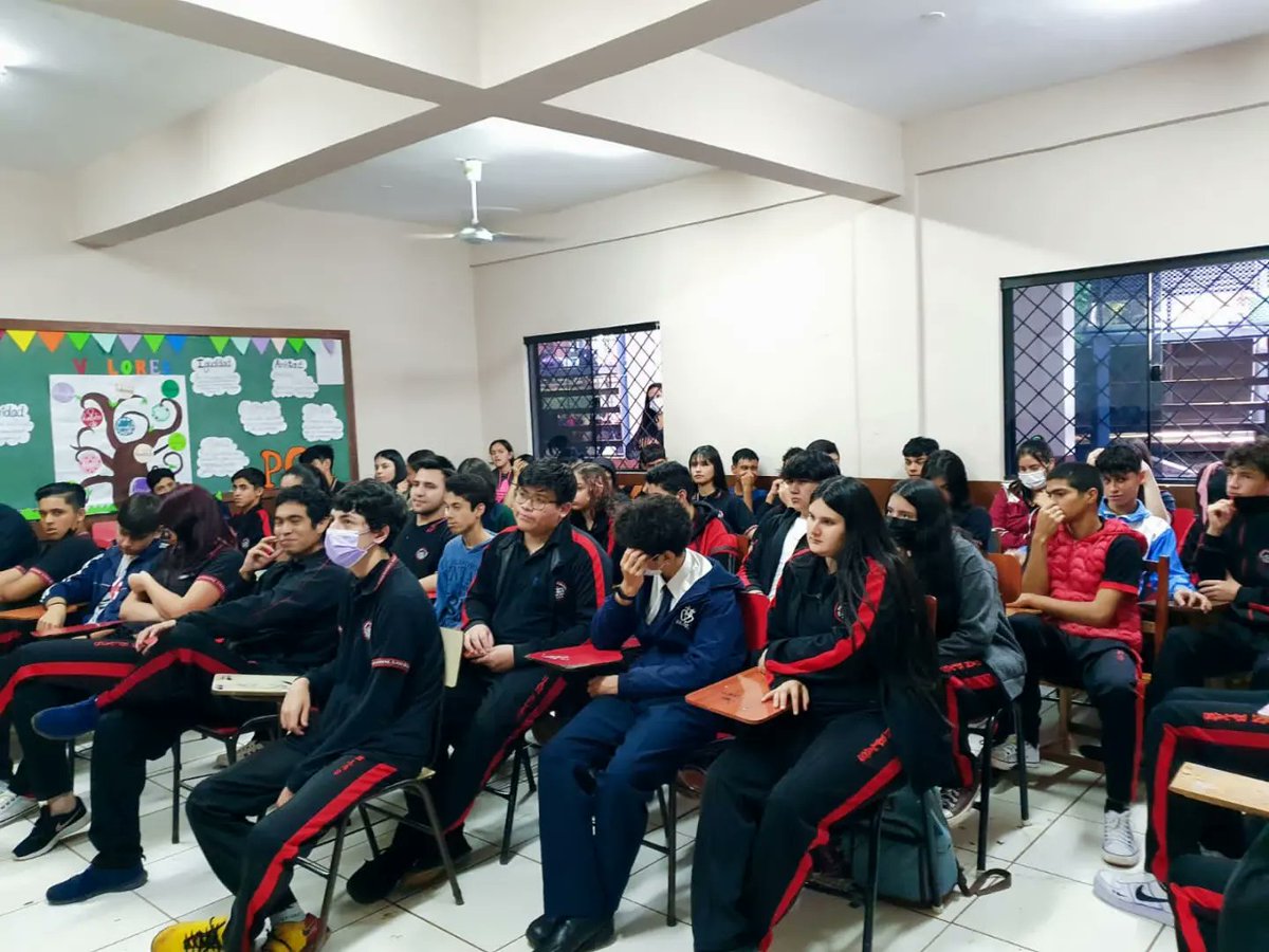 redescoolpy's tweet photo. Esta tarde compartimos un tema muy importante con alumnos del colegio San Blas de #CDE 
Hablamos sobre el #Bullying 🚫 https://t.co/kR9OsYq9Wk