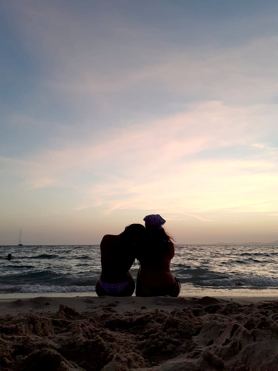 _strawberry14's tweet photo. El amor también te puede llegar en forma de amiga. 💜 https://t.co/2zmZQO1amd