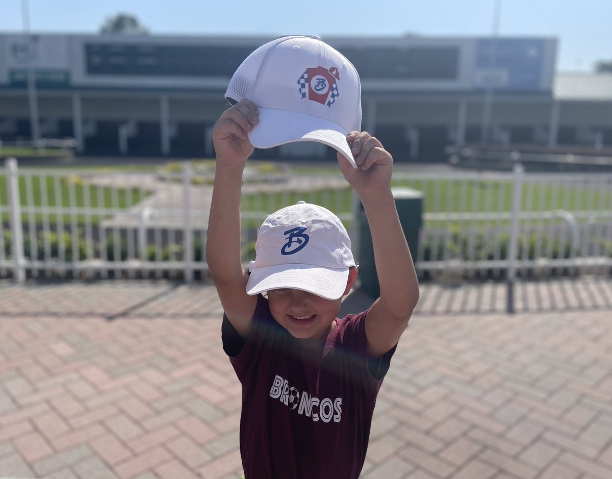 GigsandSwigs's tweet photo. Wagers are in. Let’s get it, #HiddenConnection/ #WishYouWell. #KentuckyOaks #BlackTypeThoroughbreds https://t.co/UYzXAhLggy