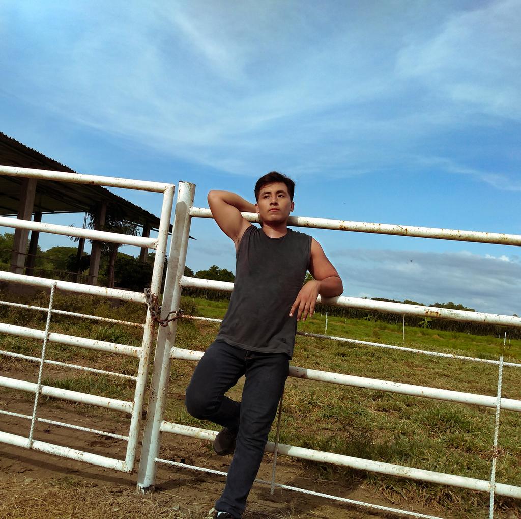 JesusEduardo77's tweet photo. Just because
#ranch #niceday #momories #sky #cown #pits #armspits #cowboy https://t.co/b0RcN4H6gy