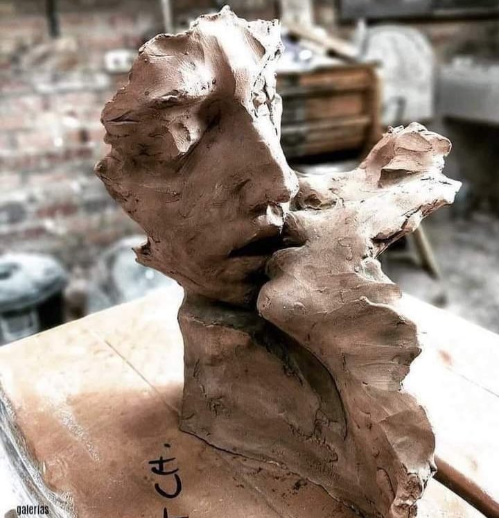 Anne5954's tweet photo. .le paradis ,c'est la fusion de deux âmes dans un baiser d'amour...
       -George Sand-

.sculpture de  M.Lagares https://t.co/wZT8D2yxwJ