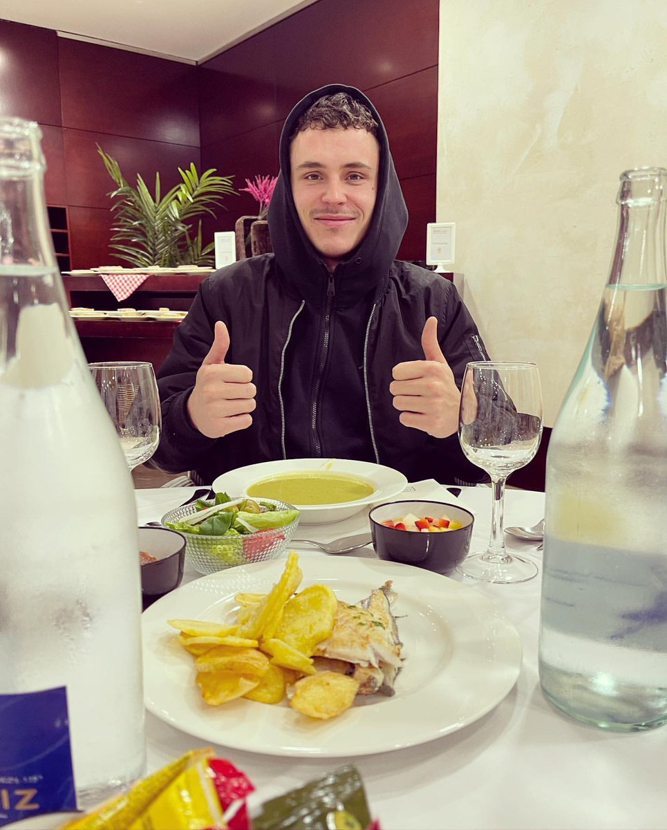 faspiper's tweet photo. um bebê de 25 aninhos 🥰 https://t.co/s33ppzPpUw