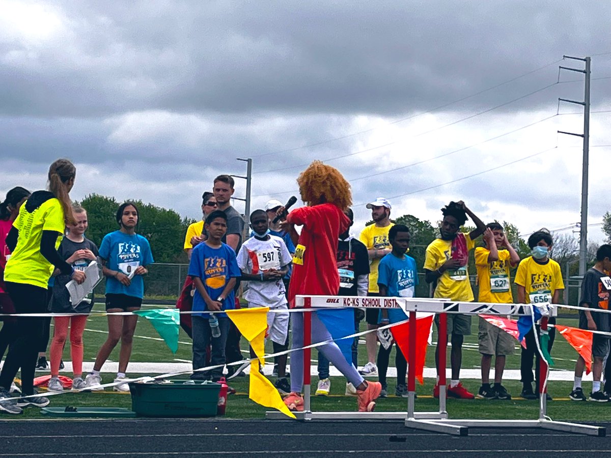silvercityKCK's tweet photo. We have a STAR 🌟 in our midst and we are BIG excited about it! 5th Grader, Ali Abdirahman, ran faster than our Superintendent @astubblefield7 in our 2-mile run today and placed 2nd of all 400 runners! We are all very proud of him! #RUFTA https://t.co/7bcGKttEAK