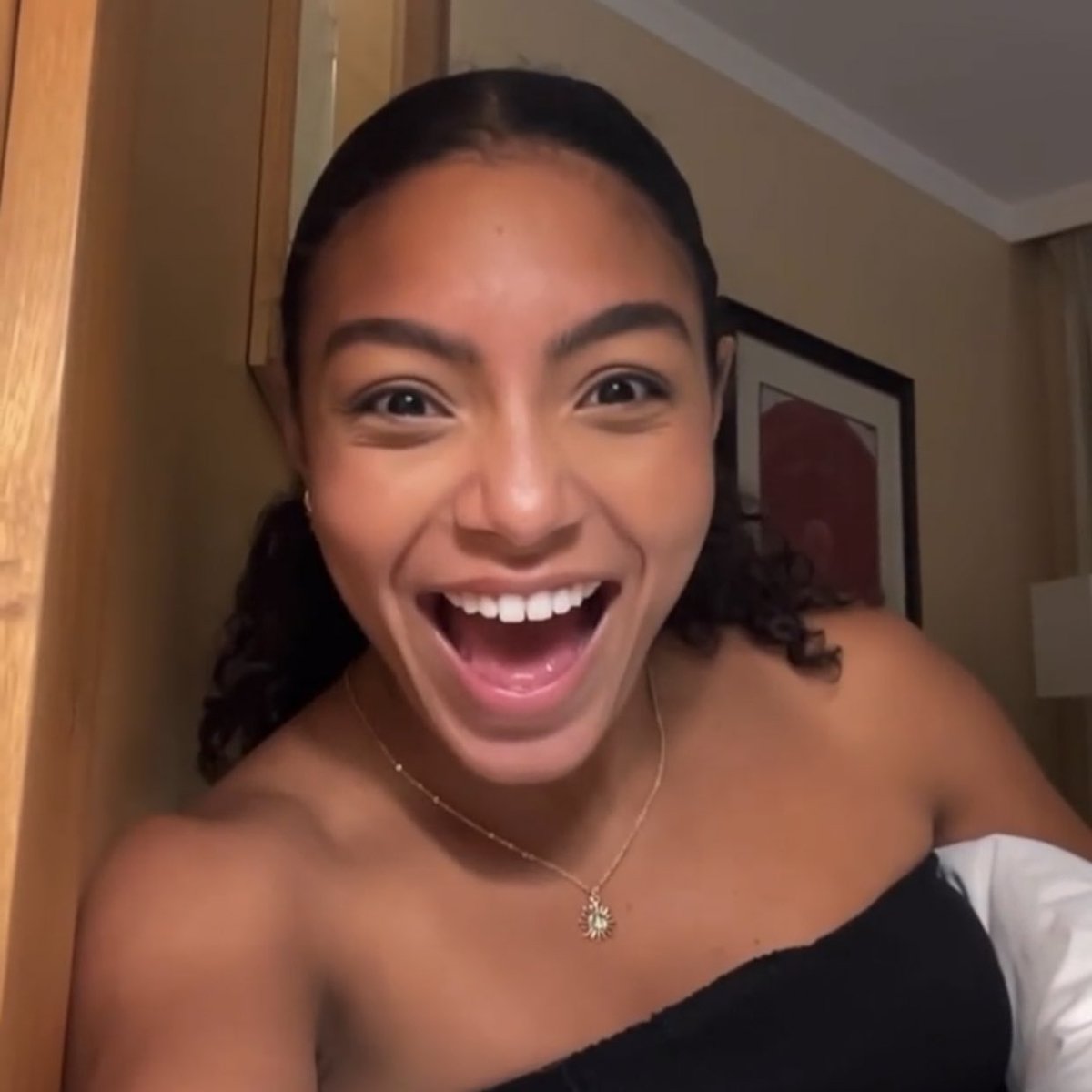 anybestpics's tweet photo. the most precious girl in te world. https://t.co/WDw7UV49CC