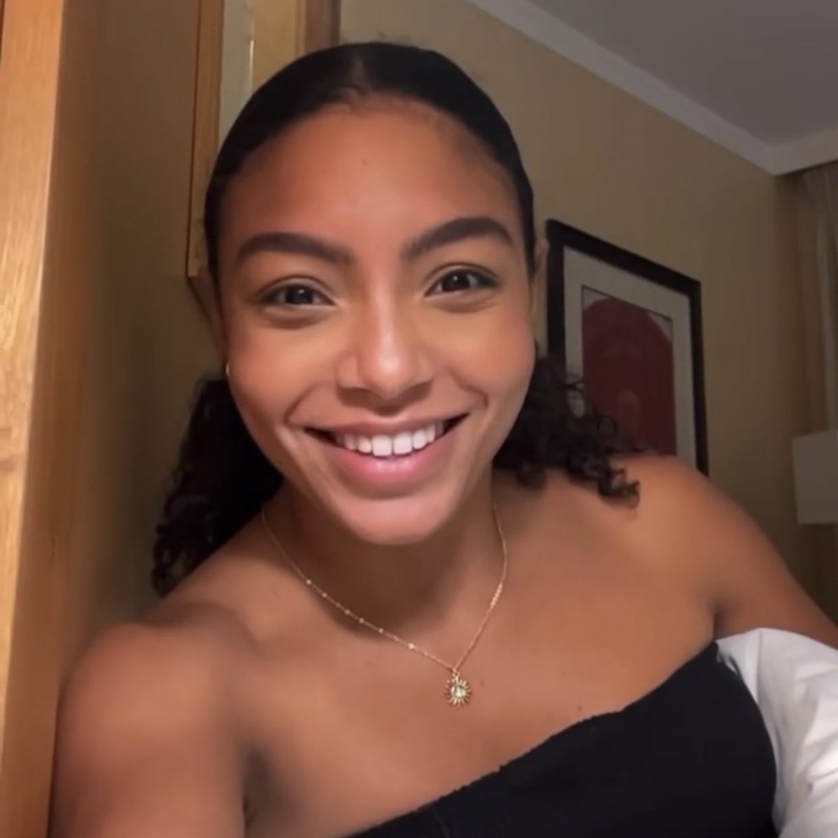 anybestpics's tweet photo. the most precious girl in te world. https://t.co/WDw7UV49CC