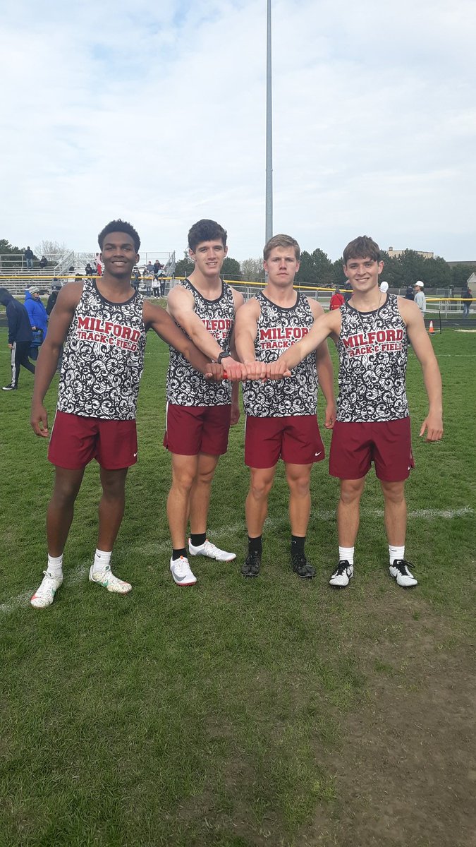 MilfordTandF's tweet photo. Our boys run strong in the 4x200 at the Bay City Western Invitational. #PowerOfTheBaton #FordTough https://t.co/trpTaWkAwb