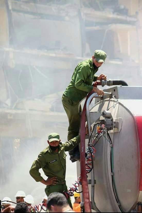 CUBAH0RA's tweet photo. 🔴 #AHORA | 5:45pm Actualización de los sucesos ocurridos en el #HotelSaratoga

✅Fue extraído el vehículo cargado de gas licuado de petróleo. Pertenece a la empresa cubana de gas. https://t.co/3ofUmR4QZc