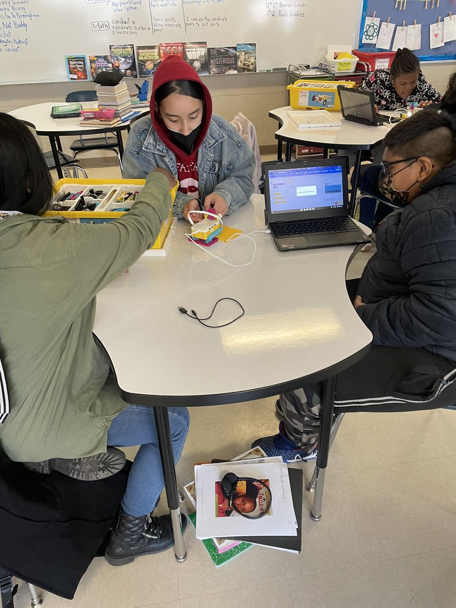WeaverMichelle4's tweet photo. Fifth grade future engineers! #STEAM #SchenectadyRising @KMunrett @Mrs_Barber8 @ap_bate https://t.co/XeXw5TVo2l