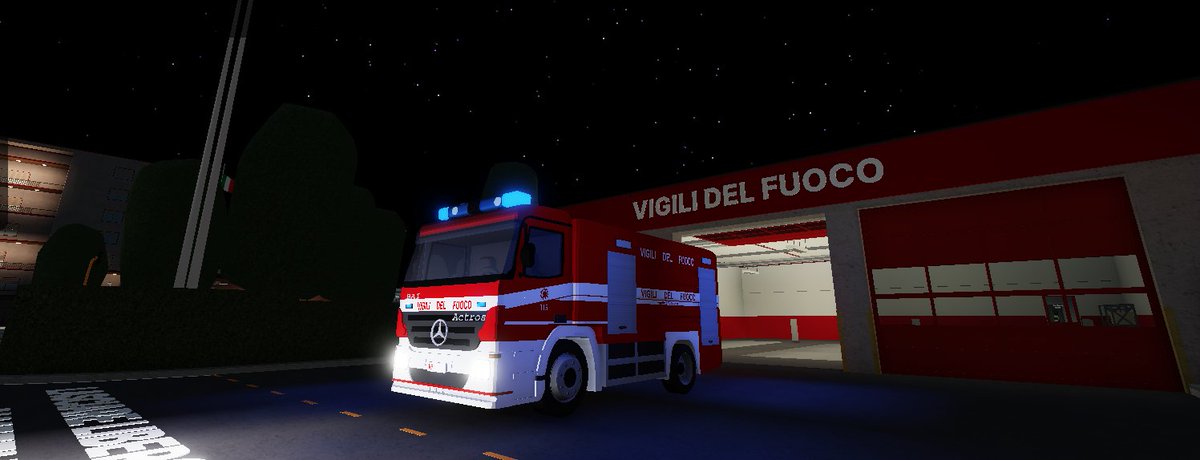 VVF_Naples's tweet photo. Oggi il Governo ha messo a disposizione del Comando Provinciale dei Vigili del Fuoco di Napoli i nuovi teconogici Mercedes Actros ABP. 
Questi veicoli possono trasportare una maggiore quantità d'acqua essendo così d'ausilio durante i grossi incendi. https://t.co/yc8tByW2H3