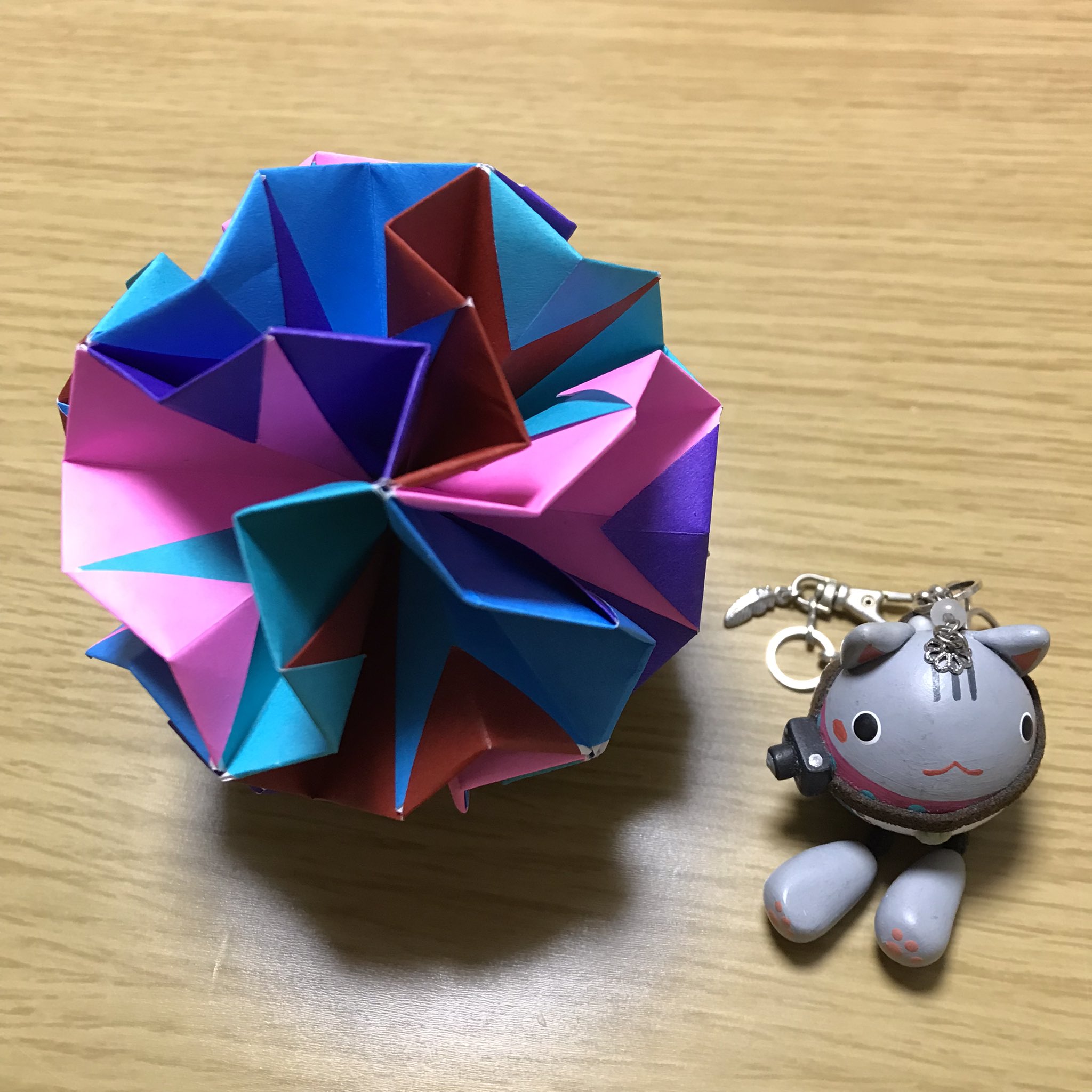 みたらし Rn明日はきっと元服くん 5月16日 折り紙 ユニット折り紙 16 旅ねこ 100色折り紙76 80 今日は仕事は休み 色々片付ける日ですね T Co Hkexpkdlpj Twitter