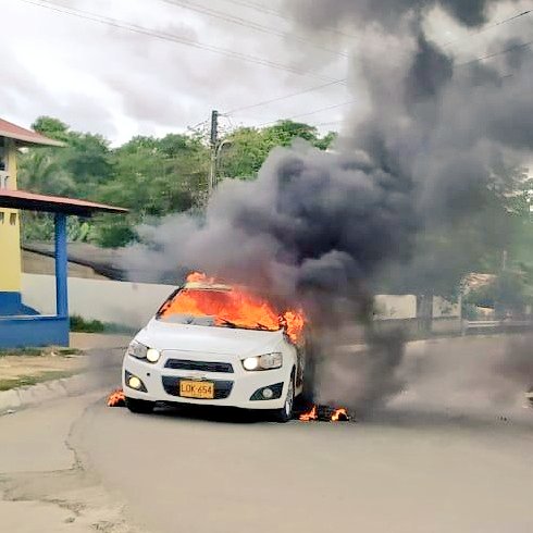 Samv_25_'s tweet photo. #ParoArmado
Entonces @Diego_Molano y @COMANDANTE_EJC Fueron a Córdoba solo a pasear.
La situación sigue critica y #EjercitoCol ni #PoliciaNacional hacen nada...
Dejaron abandonados a toda una región para que los paramilitares hagan de las suyas. https://t.co/2kzbadpU8q