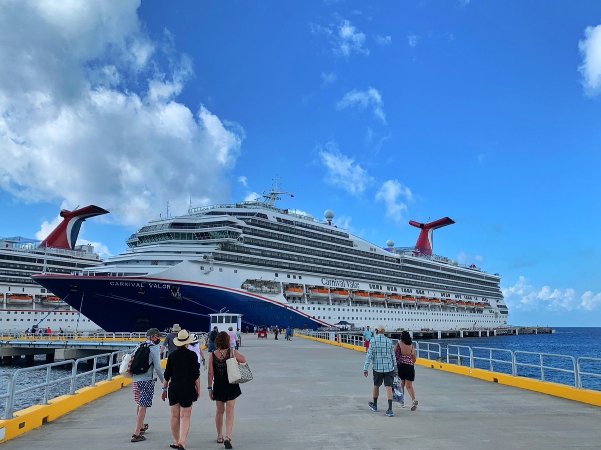 dixiealleychsr's tweet photo. Will be ZERO-METERING the Valor starting Saturday for a week; also zero’ing adult beverages once on board after the muster drill. #zerometering #valor https://t.co/dIFNgE5Rxt