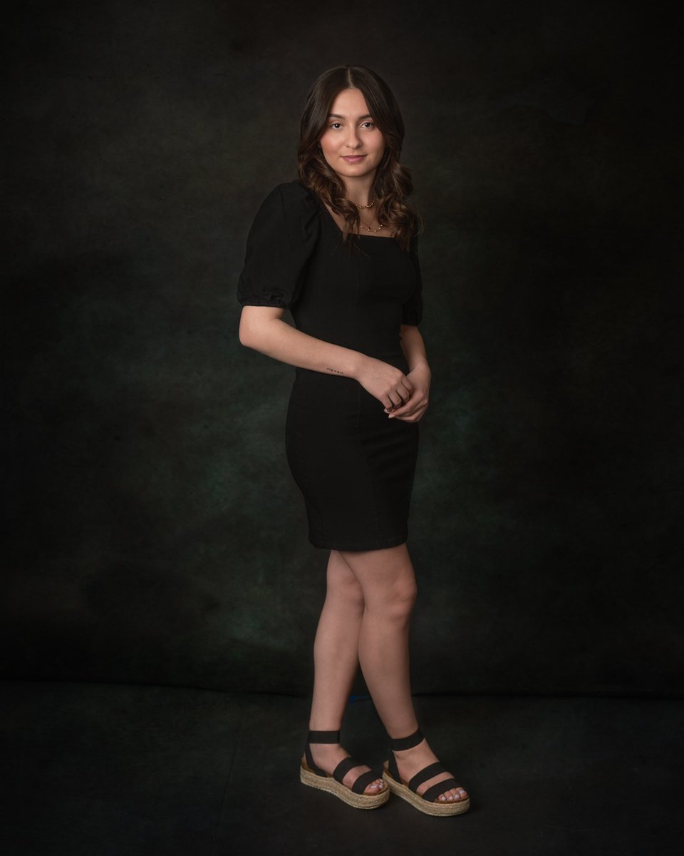 PBWIsmorse's tweet photo. It's essential to understand &amp; remember that you can't define people by their jobs. I prefer to define people by their life in general.  With that, I want to send out another congratulation to this beautiful young lady who graduated on April 30th!  Life begins.   #fineartphotog https://t.co/FFln5TUzHz