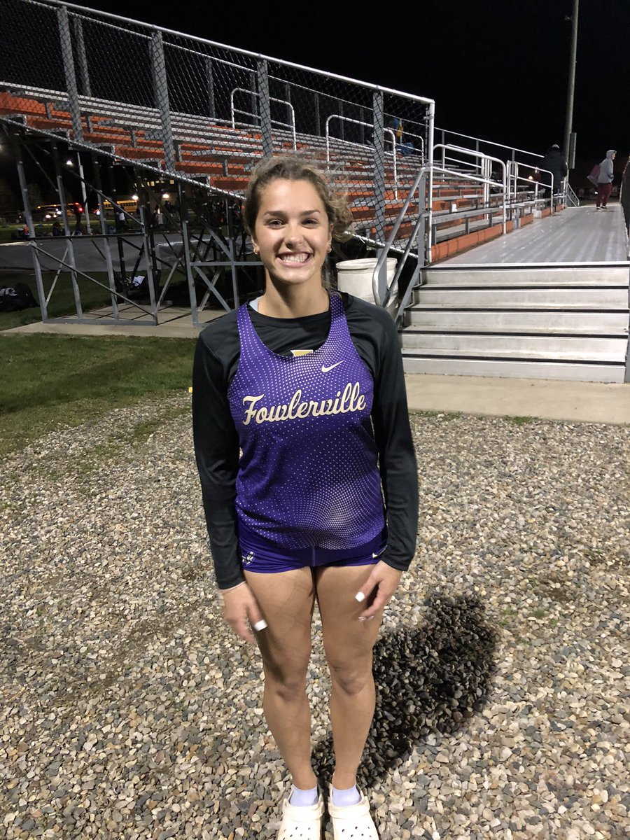 FowlervilleXC's tweet photo. 🚨🚨🚨SCHOOL RECORD🚨🚨🚨
Sarah L. breaks the 21 year old school record in the 100m Hurdles racing a 16.57s! #SheRunsFast #TrueGladiator #RingTheBell #UnityPrideTradition #MadeInTheVille https://t.co/LXDzmhrj5F