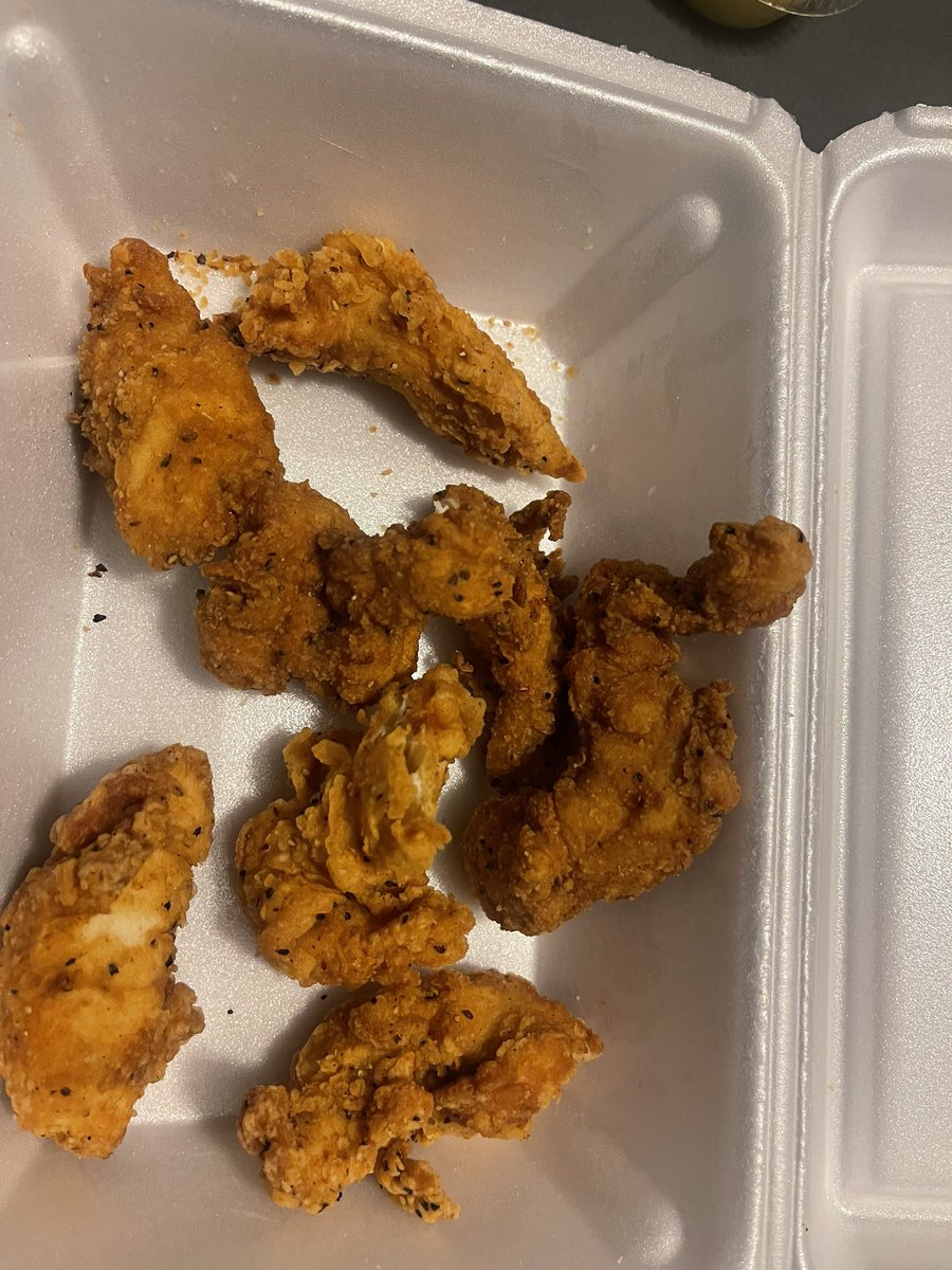 waveee_e's tweet image. I’m heated bro…. 18$ for this bullshit at Half shell in Memphis #halfshell #memphis