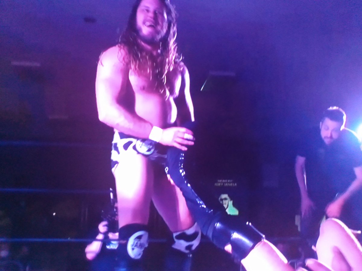 jaythemark's tweet photo. @JANELABABY gave @realKILLERkross and @Lady_Scarlett13 a run for their money. Disappointed with the results but the match was really entertaining. 5/5. Here are some Joey shots from my TV. #BackToBrooklyn #WrestlePro #FiteTv @WrestlePro https://t.co/HQD2cT1pWY