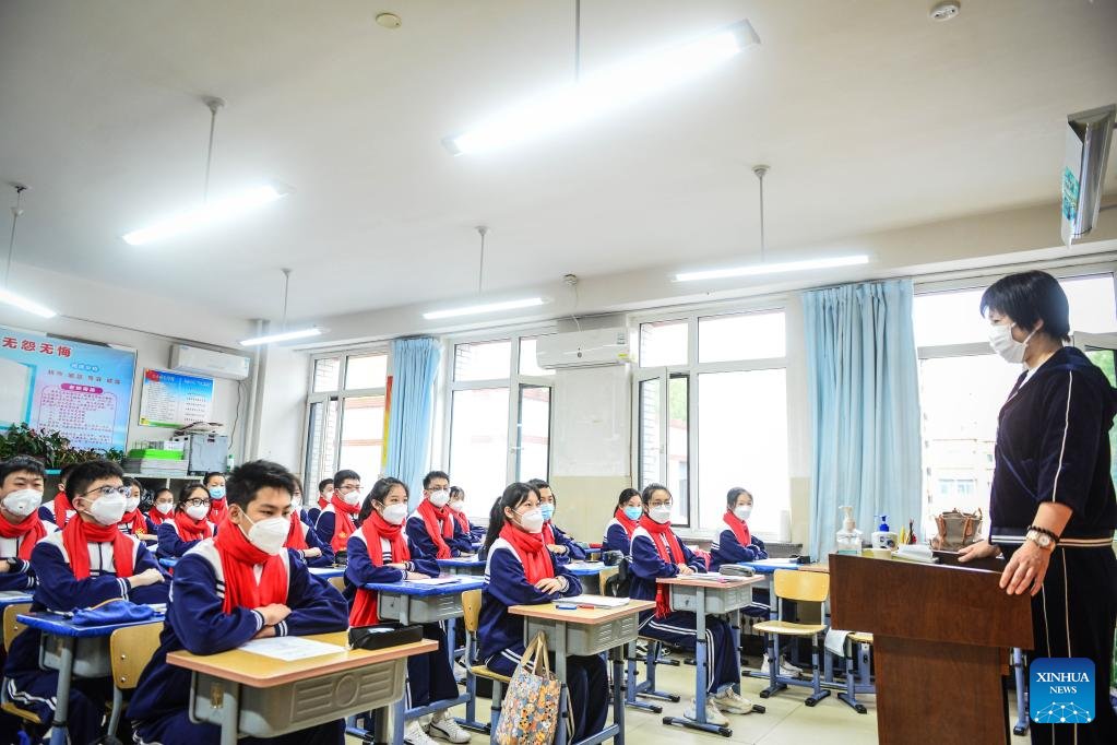 chinaorgcn's tweet photo. Junior and senior high schools resumed classes on Friday for graduating students in #Shenyang City. https://t.co/z6qHZv6aYW #resumeclasses https://t.co/xPGmN1JrBY