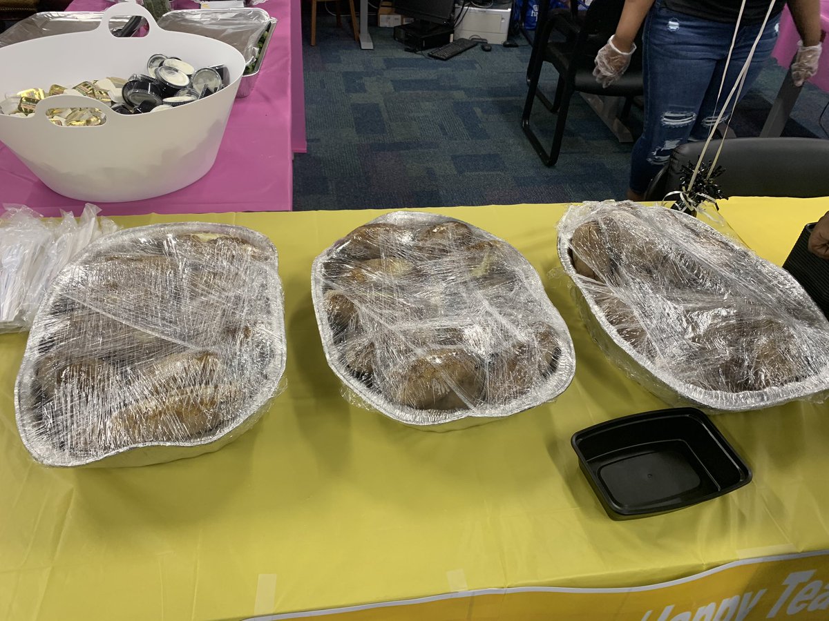 LMSJRFALCONS's tweet photo. The loaded potato bar was DEFINITELY a winner today!!!! Chicken, broccoli, bacon, cheese and more!!! #LMSRocks #Youdeservebrowniepointsforallyoudo #livelifeinfullbloom https://t.co/xsOqPG4BzY