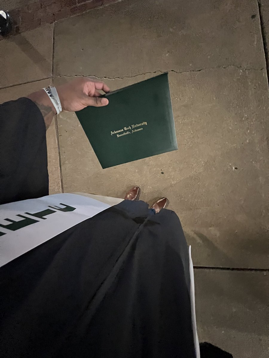 CoachMyronHend's tweet photo. College grad 🥳🥳 https://t.co/VQwOwZs1QZ