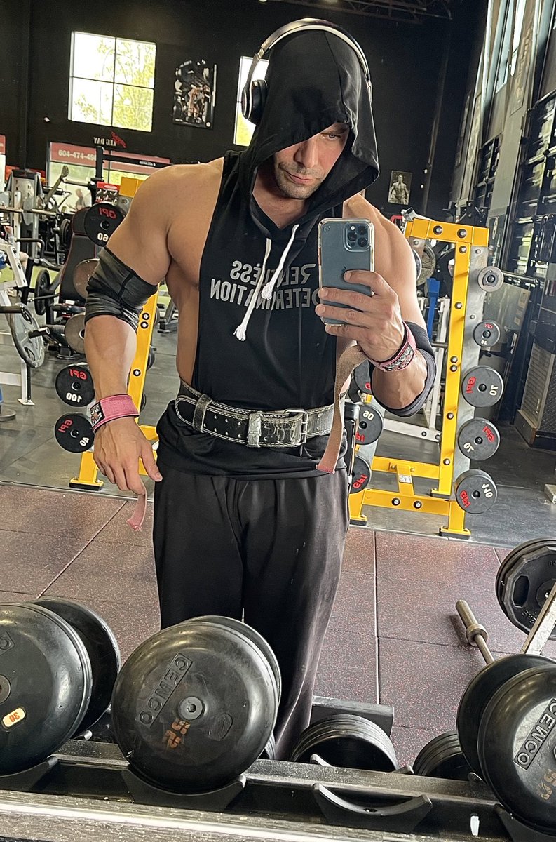 TheRealShreddZ's tweet photo. #AssassinsCreed vibes with some #RelentlessDetermination today.
😈💪🏽 https://t.co/uPI5ixW7DG