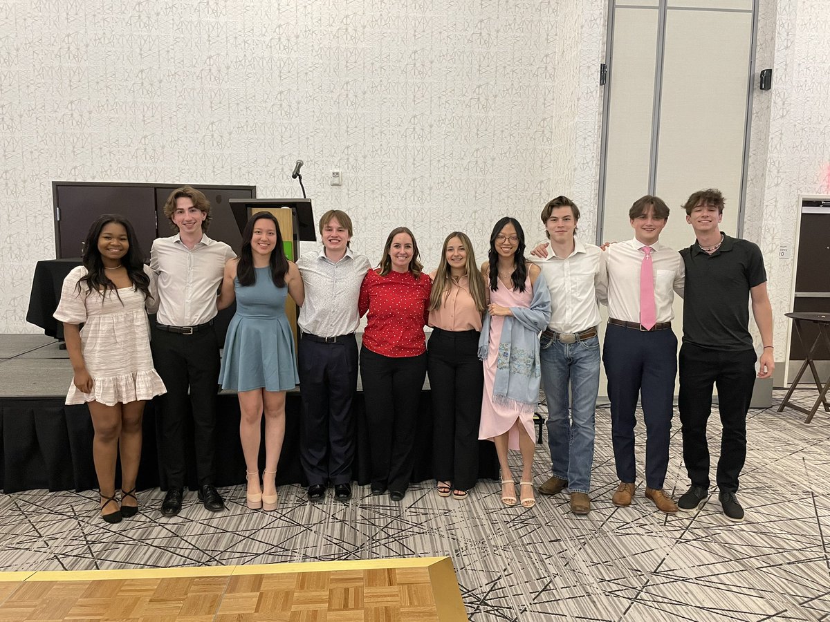 DowningMSOrch's tweet photo. Once a Downing Orch Dork, always a Downing Orch Dork. Congrats, Class of 2022! https://t.co/apZyiYfcSQ