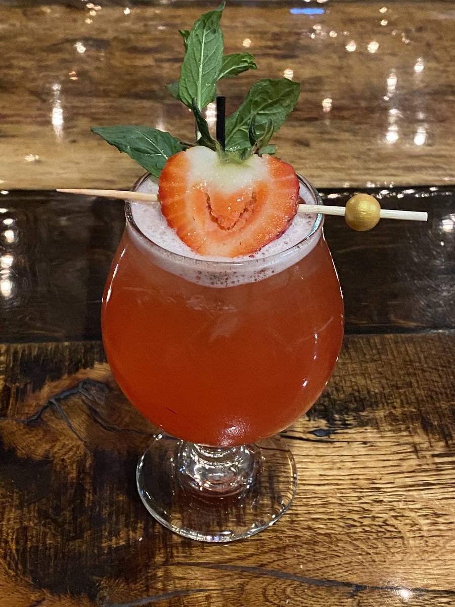freysbrewing's tweet photo. Oh my, this was delicious. Can’t wait try more of this lineup tomorrow! (I heard there was a blueberry lemon sour!!) #Marylandbeer #farmbrewery #seltzer #strawberry #strawberrydrink #maplevilleroad https://t.co/MkvOW83Vid